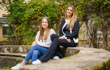 Anida Alić und Vanessa Socher aus der 3 HLW sind Peer-Buddys für die Schüler*innen unserer 1 HLW.